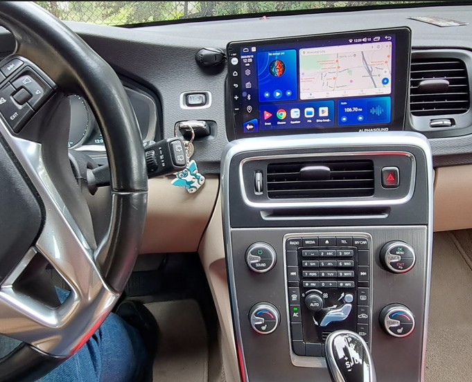Andrzej Batycki - CarPlay w Volvo V60 w Bystrej